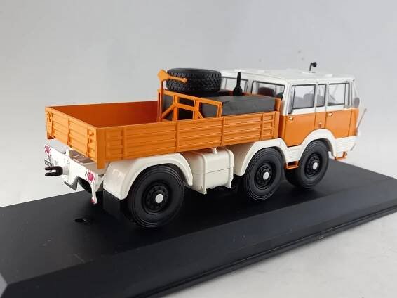Tatra 813 6x6 1:43 IXO