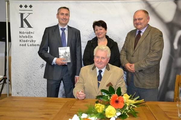 Jiří Kocman znovu kočíroval kladrubské čtyřspřeží | Jezdci.cz