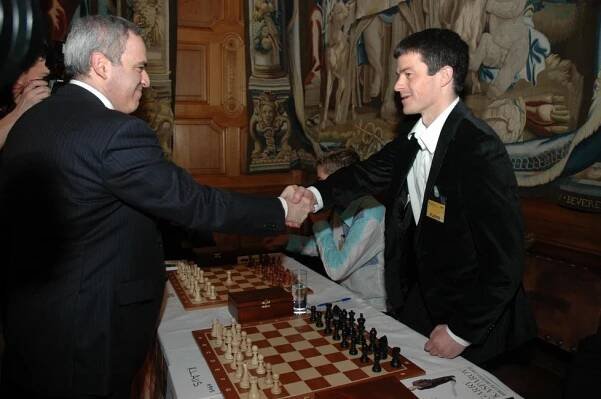 „Nepředstavitelné válečné zločiny.“ Šachový mistr Kasparov ostře o Putinovi a jeho běsnění