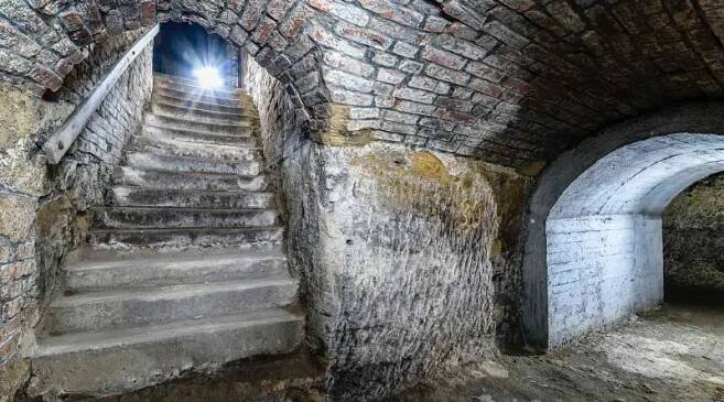 Zažijte Plzeňské historické podzemí jen za svitu baterek
