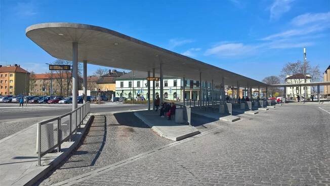 Dříve byla pro ostudu, dnes se jimi města chlubí. Autobusová nádraží mají nový kabát