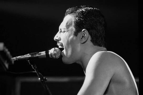 Fotografie Freddie Mercury sur scène, Patrick AVENTURIER