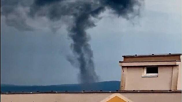 VIDEO: U Hodonína se objevilo slabší tornádo. Škody však napáchal hlavně déšť