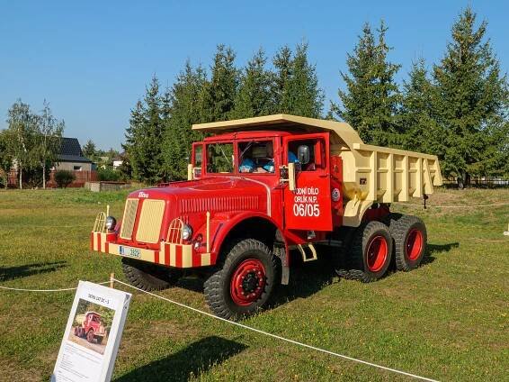 Spořická šedesátka: historická vozidla vyrazila na trasu Krušnými horami