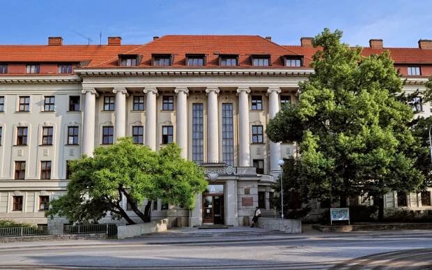Galerie: Trest za rychlostudium na Mendelově univerzitě. Přišla o akreditaci pro doktoráty z ekonomie - Galerie - Echo24.cz