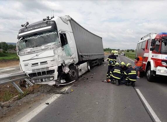 V Hradci nad Svitavou je neprůjezdná silnice 43 z důvodu nehody… | POŽÁRY.cz - ohnisko žhavých zpráv | hasiči aktuálně