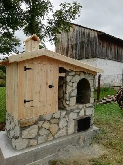 Modern Backyard Landscaping: Outdoor Oven Made of Stone and Wood
