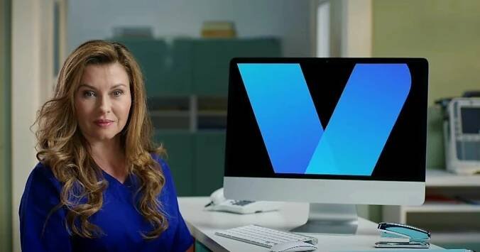 Nova Lady je k dispozici online i na portálu Voyo, v HbbTV na ni poutá speciální aplikace