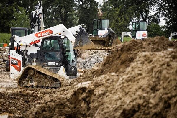Podpořte povodněmi zasažené komunity v České republice s Doosan Bobcat EMEA