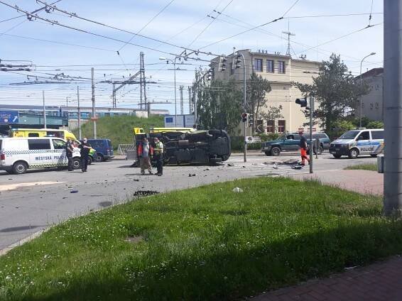 Jak došlo ke střetu sanitky s osobním autem v Českých Budějovicích?