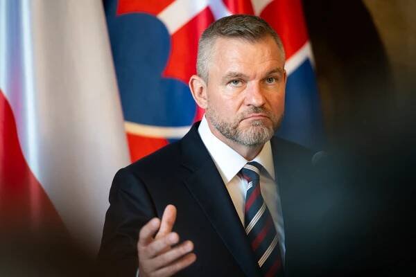 Pellegrini zkritizoval slovenské politiky a vybídl vládu, aby se nevzdalovala od partnerů v EU a NATO