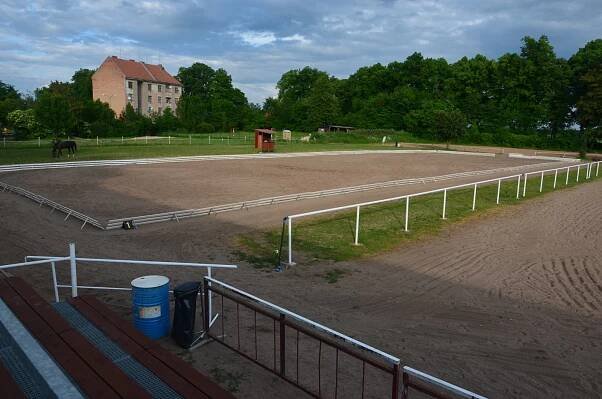 Stáj - Equicentrum Jaroměř | Kam Ke Koním?