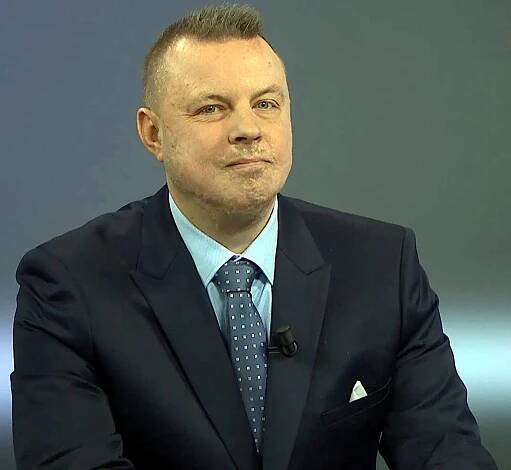 JUDr. Jindřich Rajchl (* 27. září 1976 Hradec Králové) je český aktivista, politik, právník a bývalý fotbalový funkcionář, od června 2022 předseda strany PRO. Rajchl byl ve sportovním prostředí spojován s kontroverzními osobami jako s Františkem Chvalovským. Též byl spojován s Ivanem Haškem. ▬ Řečnil na řadě demonstrací proti koronavirovým opatřením, byl členem hnutí Trikolóra a ucházel se o předsednický post v tomto hnutí, nakonec však svou kandidaturu těsně před volbou stáhnul a členství v hnutí ukončil. V červnu 2022 oznámil založení strany Právo Respekt Odbornost (PRO 2022), zároveň se stal předsedou strany. Strana je kritizována za svou prokremelskou orientaci.