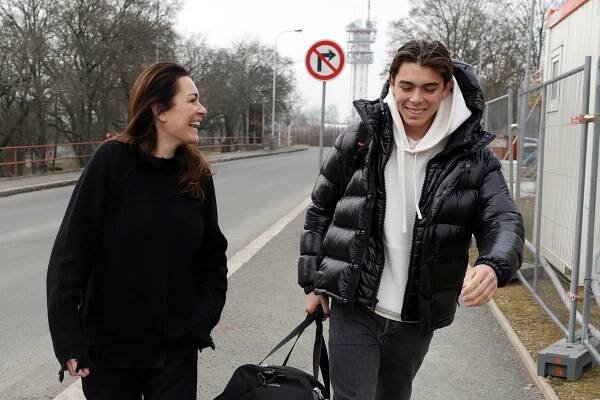 Alena Šeredová doprovodila syna na sraz českého fotbalového nároďáku: Z mladého Buffona je pořádný fešák