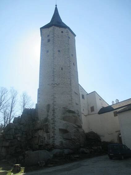 Hrad Roštejn je zavřený, za zábavou musí návštěvníci do podhradí