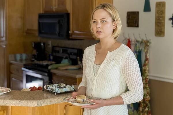 Rectify - Pineapples in Paris - Z filmu - Adelaide Clemens