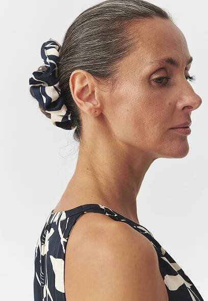 SATÉNOVÁ SCRUNCHIE GUMIČKA — TATUUMKA 5