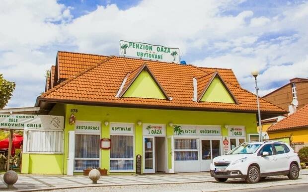 Dovolená v krásných Luhačovicích nedaleko kolonády v Penzionu Oáza se snídaní a vstupem na městskou plovárnu