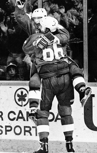 Strhující příběh kanadské legendy NHL. Před 15 lety Mario Lemieux skončil s hokejem