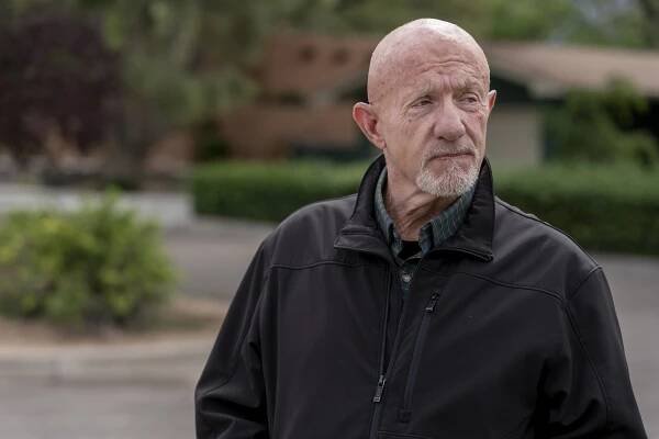 Volejte Saulovi - Namasté - Z filmu - Jonathan Banks