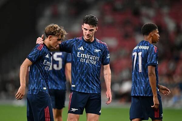 Arsenal youngster Max Dowman gets an arm around the shoulder from Declan Rice