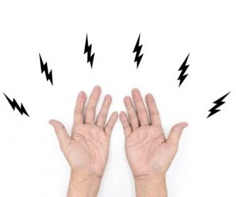 Necitlivost prstů na rukou nebo nohou: Příčiny ze kterých mrazí