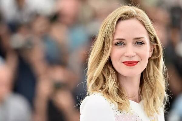 Mary Poppins se vrací s Emily Blunt v hlavní roli