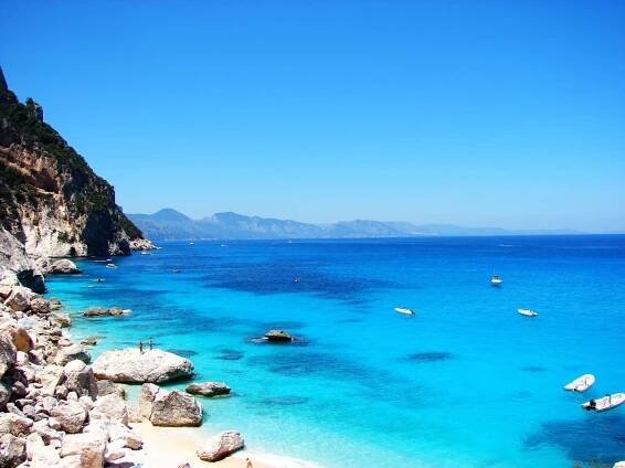 Sardinie, pláž La Pelosa, Itálie | Krásné pláže