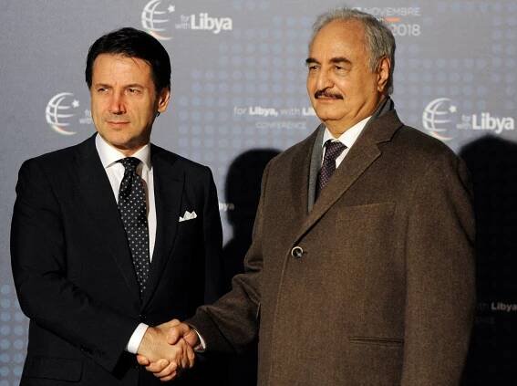 Italský premiér Giuseppe Conte (vlevo) vítá v... | iROZHLAS - spolehlivé zprávy
