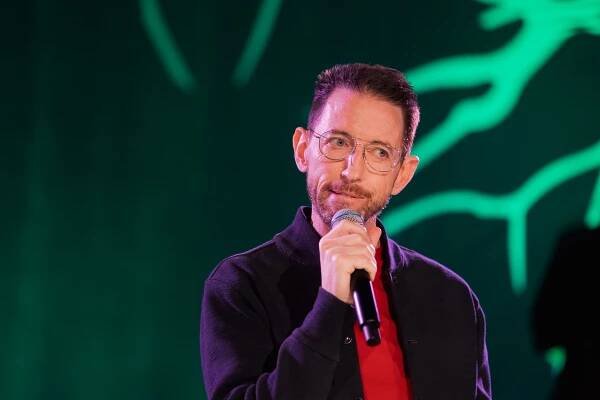 Neal Brennan - Neal Brennan: Šíleně dobrý - Z filmu