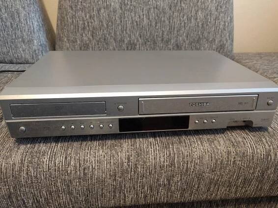 Přehrávač DVD / VHS Toshiba - TV, audio, video