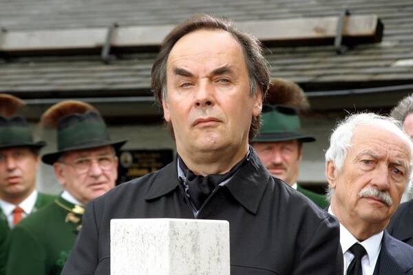 4 ženy a pohřeb - Künstlerpech (S01E06) (2005)