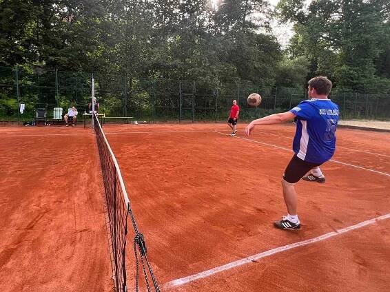 Nohejbalisté v Kájově pořádali 15. ročník Konibar cupu trojic.