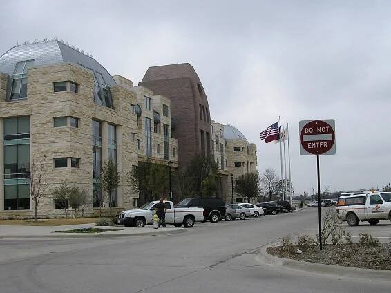 Soubor:Frisco, Texas - City Hall.jpg