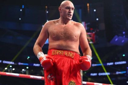 Tyson Fury wishes followers Merry Christmas but everyone is distracted by his Xmas tree