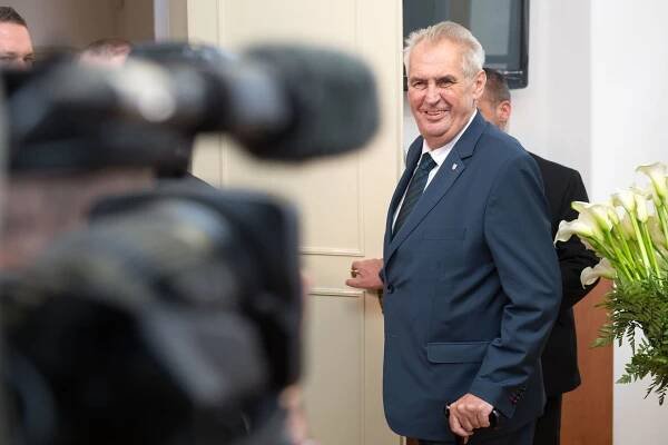Miloš Zeman na tiskové konferenci ke své kandidatuře - 2 - GALERIE: Miloš Zeman promluvil o své kandidatuře (8/9)