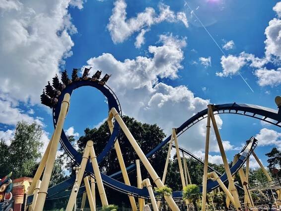Oziris - A mega inverted coaster that has a 360-degree loop and that goes rushing under the ground before being sent spinning into the distance. Unlike the other rides here you hang underneath the rollercoaster.