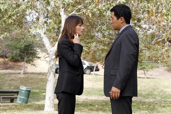 Mentalista - Rudé probleskující světlo - Z filmu - Robin Tunney, Tim Kang