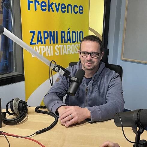 Jarda Vajgl alias Těhotnej kuchař: Na recepty, co mají přes deset minut, nevydržím nikdy koukat | Host Frekvence 1