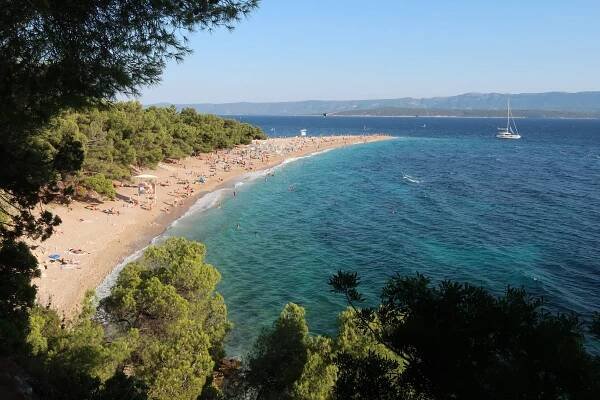 Pláž Zlatni rat (Bol) - Pláž