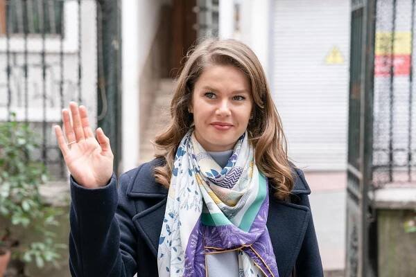 Camdaki Kız - Episode 21 - Z filmu - Burcu Biricik