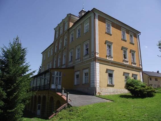 Králec – zámek Třemešek - Zámek | Turistika.cz