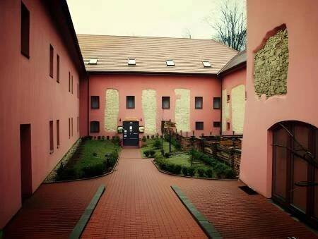 Pohled zvenku, Hotel Stary Pivovar near Stanice metra Nemocnice Motol
