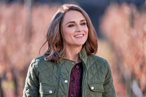 Rachel Leigh Cook is the 33rd ranked Hallmark actress