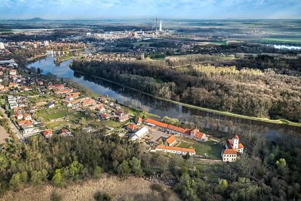 Zámek Lobkovice u Neratovic J4184 - Letecké fotografie / Aerial Photography Jirka Jiroušek