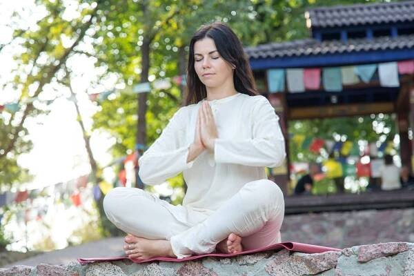 What Is Karma Yoga & How Can You Practice It? 6 Easy Steps