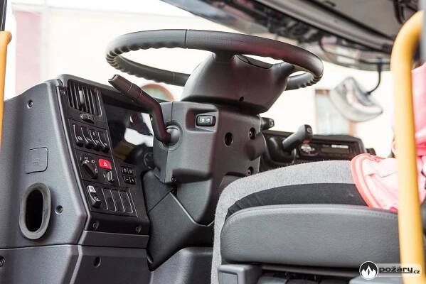 Hasiči v Březně na Mladoboleslavsku v rámci oslav převzali novou Scanii od THT Polička | POŽÁRY.cz - ohnisko žhavých zpráv