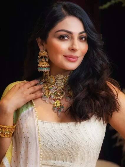 Traditional fashion goals set by Neeru Bajwa’s salwar suits