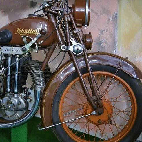 Muzeum historických motocyklů Bečov nad Teplou