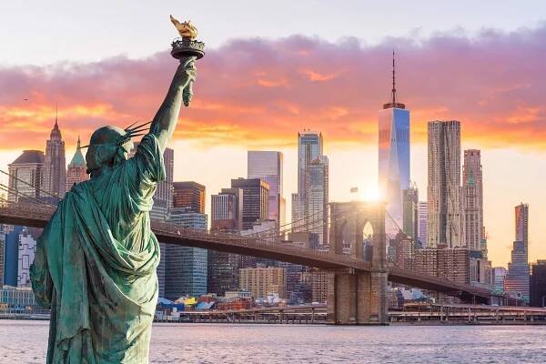 Nálepka Socha Liberty a panoráma města New York při západu slunce